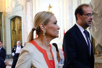 La presidenta de la Comunidad de Madrid, Cristina Cifuentes, a su llegada hoy al salón de Plenos del Tribunal Supremo para asistir a la solemne sesión de apertura del año judicial.-ANGEL DIAZ (EFE)