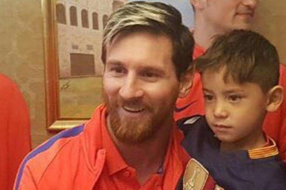 Leo Messi ha podido hacer realidad el sueño de un pequeño niño que soñaba en ser como él.-
