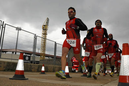 Unos 400 corredores se dieron cita en la prueba soriana. / DIEGO MAYOR-