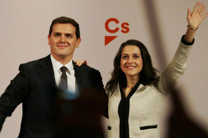 Ciudadanos, con Albert Rivera y su candidata a la presidencia de la Generalitat, Inés Arrimadas, participan en un mitin en Girona. Arrimadas promete ser la presidenta de todos los catalanes para devolver la serenidad tras el caos, dice, que sembró Puigdem-ACN