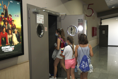 Público de 'Padre no hay más que uno 2', el pasado mes de agosto en los cines Lara. FOTO: Mario Tejedor