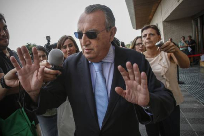 El expresidente de la Diputación de Castellón, Carlos Fabra, el 3 de septiembre a su llegada a los juzgados.-Foto: MIGUEL LORENZO