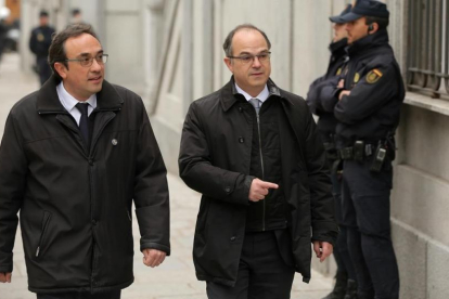 Los exconsellers Josep Rull (izquierda) y Jordi Turull, el pasado marzo, cuando acudieron a declarar en el Tribunal Supremo.-/ JOSÉ LUIS ROCA