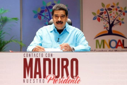 Maduro, durante su programa de televisión semanal 'En contacto con Maduro', en Caracas, este martes.-REUTERS