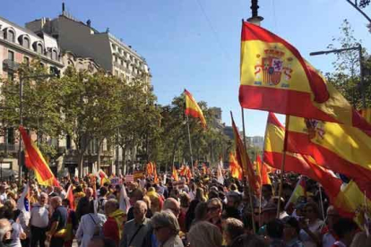 Miles de constitucionalistas marchan contra el ‘procés’ en Barcelona-JORDI COTRINA