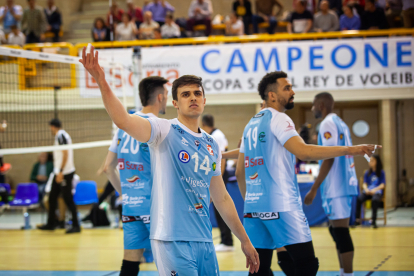 El Río Duero recibe al CV Guaguas en Los Pajaritos en el primer partido de la final. MARIO TEJEDOR