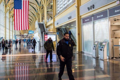 Imagen del aeropuerto Ronald Reagan de Washington.-AFP / ANDREW CABALLERO-REYNOLDS