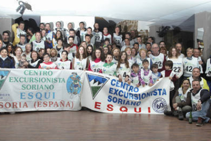 Los participantes en el campeonato celebrado en Formigal. / CES-