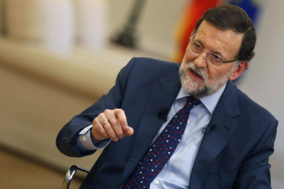 El presidente del Gobierno, Mariano Rajoy, en una entrevista sobre la situación económica, este domingo, en Madrid.-Foto: JAVIER LIZÓN / EFE
