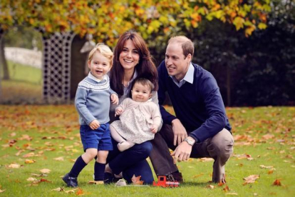 Imagen con la que los duques de Cambridge y sus hijos han felicitado la Navidad.-AFP / CHRIS JELF