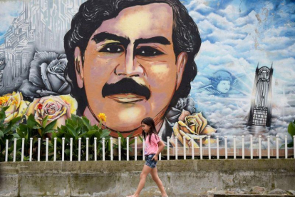 Imagen de un graffiti de Pablo Escobar en Medellín.-AFP