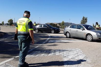 Control de tráfico a cargo de la Guardia Civil en una carretera de Soria. HDS