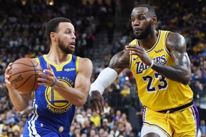 Curry frente a Lebron, ya con los Lakers en la pretemporada, y anuncio del duelo que viene en la NBA-ETHAN MILLER (AFP)
