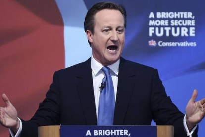 Cameron, en la presentación de su programa electoral, en Swindon, este martes.-Foto:   EFE / ANDY RAIN