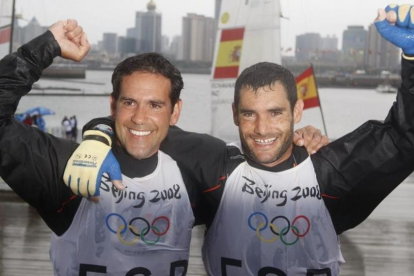 Fernando Echávarri, a la izquierda, junto a Antón Paz, cuando ganó la medalla de oro en los Juegos Olímpicos de Pekín 2008-EFE / LUIS TEJIDO