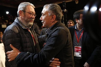 Josep Maria Alvarez con Cándido Méndez tras ser elegido secretario general de UGT.-DAVID CASTRO