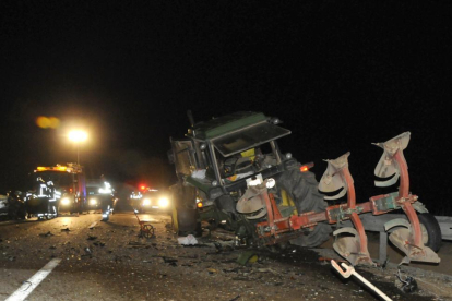 Estado en el que se quedaron los vehículos tras la colisión en Torrubia.-