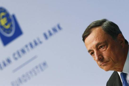 Mario Draghi, durante la conferencia de prensa en la sede del BCE en Fráncfort.-REUTERS / RALPH ORLOWSKI