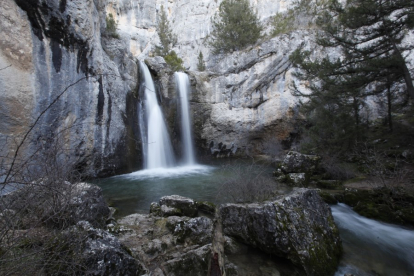 La cascada de La Fuentona y el Sabinar de Calatañazor acaba de rebrotar esta misma semana. HDS