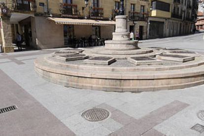 La plaza del Rosel no albergará por el momento el reloj de agua. / VALENTÍN GUISANDE-