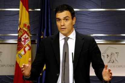 El líder del PSOE, Pedro Sánchez, durante la rueda de prensa que ofreció el pasado miércoles en el Congreso.-JUAN MANUEL PRATS