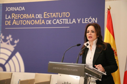 Las Cortes de Castilla y León celebran la jornada 'La reforma del Estatuto de Autonomía de Castilla y León'. En la imagen la presidenta de las Cortes, Silvia Clemente, al comienzo de las jornadas-ICAL