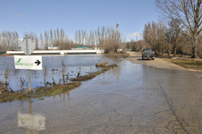 Estado en el que se encontraba ayer el acceso a Soria Natural.-V.G.