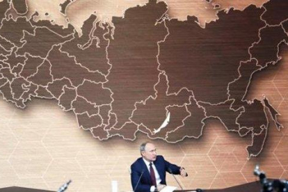 El presidente ruso Vladimir Putin, en una conferencia de prensa.-YURI KOCHETKOV (EFE)