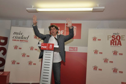 Mínguez, el domingo, tras conocerse el resultado en la sede del PSOE.-VALENTÍN GUISANDE