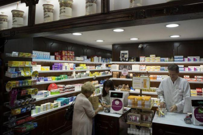 Una farmacia de Barcelona.-ALBERT BERTRAN