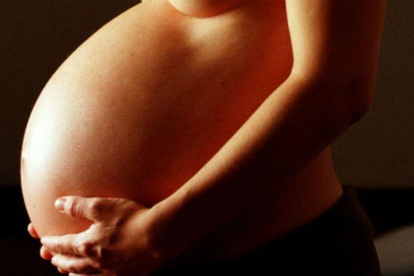Una mujer embarazada.-ARCHIVO / MARINA VILANOVA
