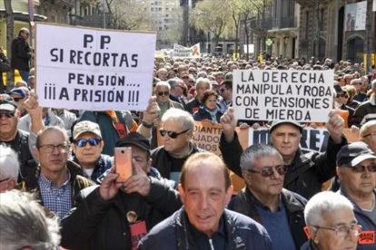Manifestación de pensionistas en Barcelona, el pasado 17 de marzo.-/ JORDI COTRINA