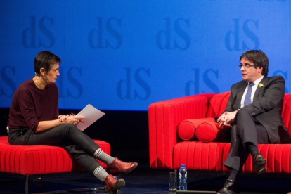 Carles Puigdemont, durante la entrevista en un teatro de Amberes.-/ STEPHANIE LECOCQ (EPA)