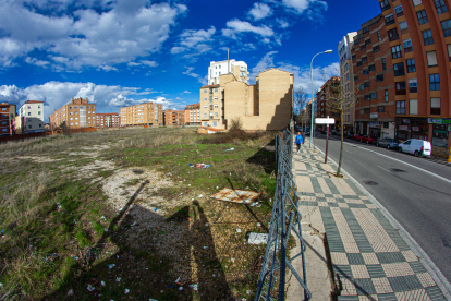 El suelo entre la avenida de Valldolid y García Solier pendiente de desarrollo. MARIO TEJEDOR