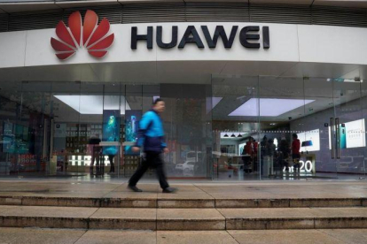 Logo de Huawei en Shanghái.-EL PERIÓDICO