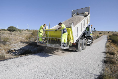 Obras en una carretera de la Diputación-U.S.