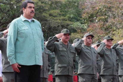 Venezuela advierte de su poder ofensivo a causantes de muerte de militares.-REUTERS