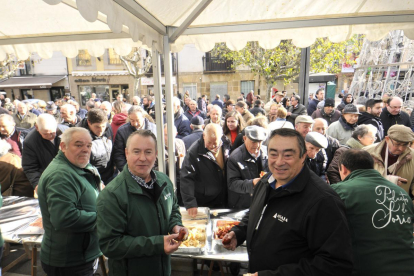 ASAJA reparte productos de Soria en la Plaza de Herradores