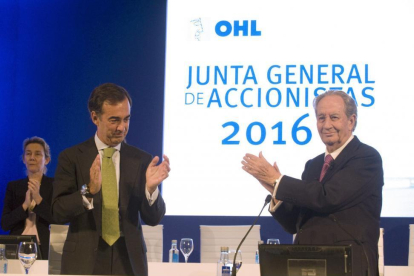 Los propietarios de OHL, Juan Villar, padre e hijo, en el 2016.-ARCHIVO / EFE