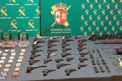Detenido en Burgos un coleccionista por la venta de armas a organizaciones criminales. ICAL