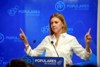 La secretaria general del PP, María Dolores Cospedal, durante su intervención en la reunión de la Junta Directiva del PP de Granada, que ha presidido hoy.-EFE