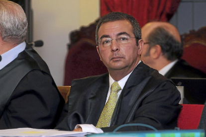 Fermín Guerrero, el abogado de la policía local Raquel Gago.-E. M.