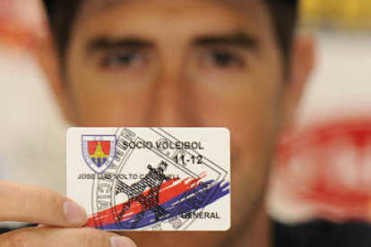 José Luis Moltó animó a los aficionados a abonarse al CMA de Soria. / VALENTÍN GUISANDE-