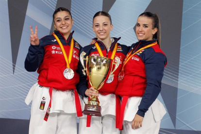 Marta García, Lidia Rodríguez y Raquel Roy en el podio-VICTOR LERENA