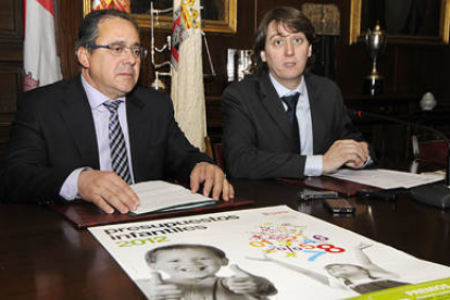 Carlos Martínez junto a Tomas Mugarza. / VALENTÍN GUISANDE-