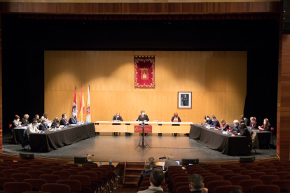 Pleno celebrado ayer en el Palacio de la Audiencia debido a las medidas Covid. GONZALO MONTESEGURO