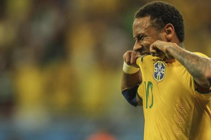 Neymar, durante un encuentro con Brasil.-EFE / ANTONIO LACERDA