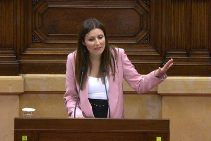 Lorena Roldán defiende la moción de censura contra Torra, en el Parlamento.-