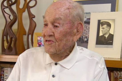 El aviador australiano, Paul Royle, en una entrevista concedida a la cadena ABC por el 70 aniversario de su huída del campo de concentración nazi junto a 75 hombres más.-Foto:   AUSTRALIAN BROADCASTING CORP.