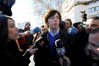 El 'pequeño Nicolás', a la salida de los juzgados de la plaza de Castilla de Madrid, el pasado diciembre.-JUAN MANUEL PRATS